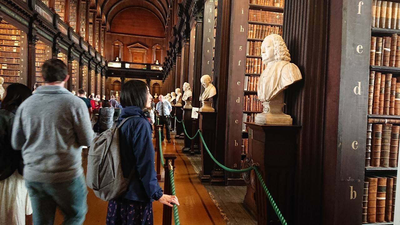 アイルランドの図書館にて（画像）